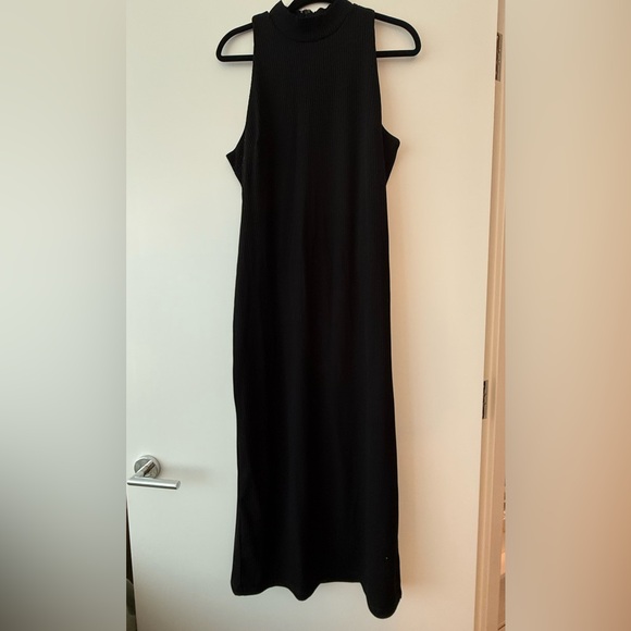 Mock Neck Bodycon Dress - Picture 3 of 3